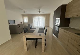 Victoria Modern Apartment has Balcony rooms