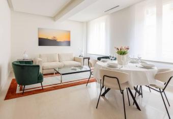 Home In The Heart Of Ghirlandina allows 18 year olds to book a room