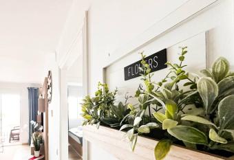 Sea Apartment 3Bed Small Oasis has Balcony rooms