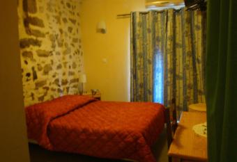 Le Bilboquet has Balcony rooms