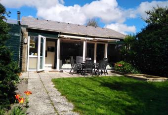 gem  tliches Ferienhaus a.d. K  ste Nordholland (St. Maartenszee) has Balcony rooms