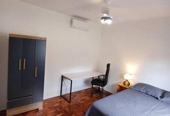 Casa de fundos privativa para h  spedes allows 18 year olds to book a room