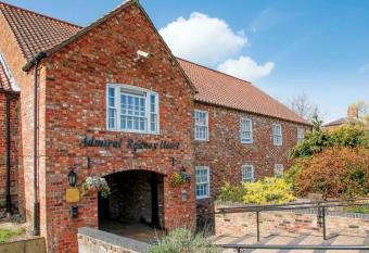 The Admiral Rodney Hotel, Horncastle, Lincolnshire allows 18 year olds to book a room