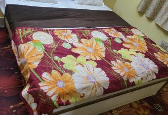 BALAJI INN has Smoking rooms