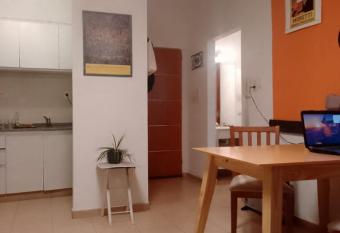 Departamento Hermoso !! Salta y Uruguay !! has Balcony rooms