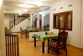 C-Lanka Guest House has Balcony rooms