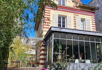 Charming family home to rent for OG24 has Balcony rooms