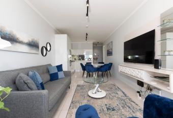 The Executive Apartment in Ellipse Waterfall City has rooms with a private hot tub