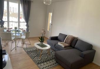 Appartement r  nov   et spacieux, Terrasse, 4 pers has Balcony rooms