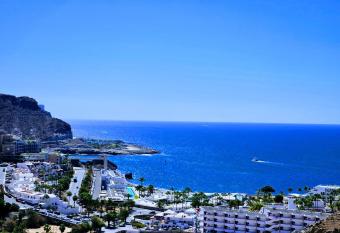 Canary dreams apartment 2 has Balcony rooms