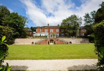 Southcrest Manor Hotel, Best Western Signature Collection allows 18 year olds to book a room