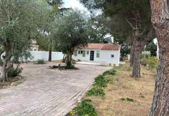 Maison plain pied au calme sur parcelle arbor  e has Balcony rooms