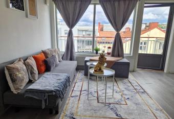 Oslo Central - 3 Bedroom Apartment - Gated Community has Balcony rooms