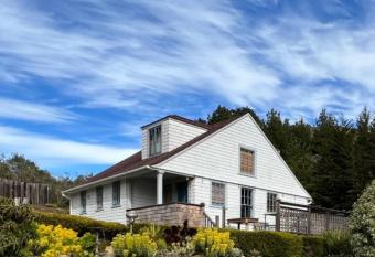 Surfmen's Cottage - Historic Coast Guard property has Balcony rooms