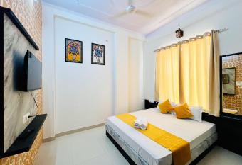 Radhey Shyam by Dhramshala has Balcony rooms