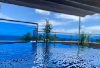 Lujoso aparta estudio con jacuzzi allows 18 year olds to book a room