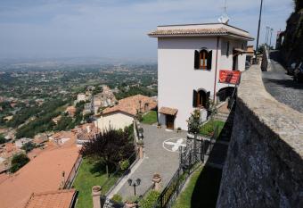Villa dei Fantasmi allows 18 year olds to book a room