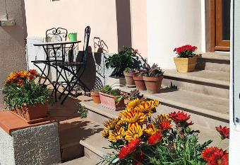 Villino al mare has Balcony rooms