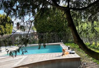 Ground floor apartment near the sea, golf, lake, and forest allows 18 year olds to book a room