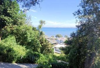 Beach Getaway Studio Matakatia/Tindalls has Balcony rooms