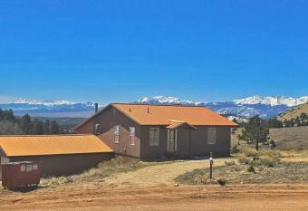 Beautiful quiet getaway in dark skies community. Perfect for a relaxing stay in the mountains has Balcony rooms