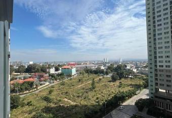 Lumpini Ville Naklua-Wongamat C11 near Terminal 21 allows 18 year olds to book a room