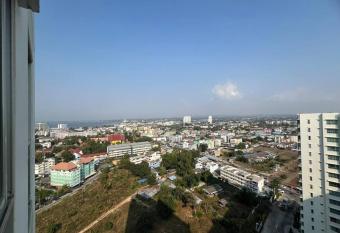 Lumpini Ville Naklua-Wongamat B22 near Terminal 21 allows 18 year olds to book a room