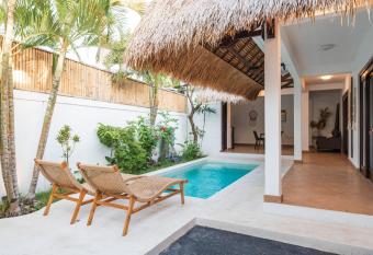 Brand New 2BR Tropical Villa Seminyak has rooms with a private hot tub