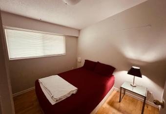 Private Cozy Room in Surrey Central has Balcony rooms