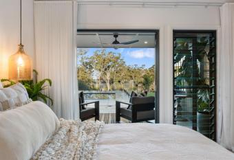 Ridge Retreat has Balcony rooms