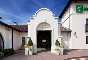 Holiday Inn Birmingham Bromsgrove, an IHG Hotel allows 18 year olds to book a room