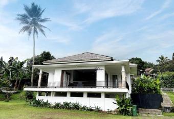 Vila Varina Puncak Private Pool has Balcony rooms