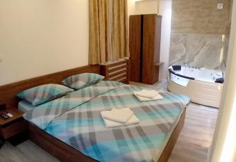 Aqua Apartments 2 allows 18 year olds to book a room