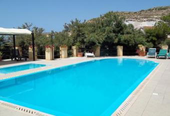 San Antonio Guesthouse has Balcony rooms