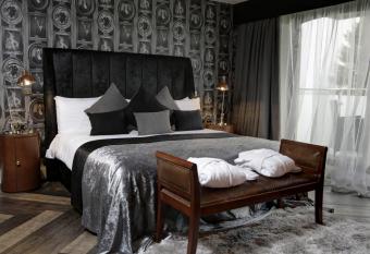 Derwent Manor Boutique Hotel has Balcony rooms