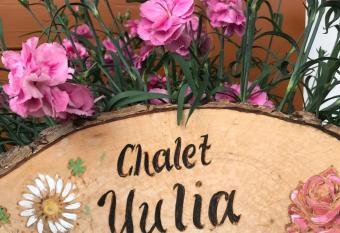 Chalet Yulia has Balcony rooms