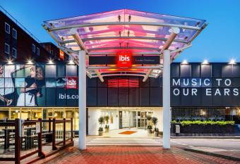 ibis London Heathrow Airport allows 18 year olds to book a room