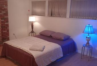 Beautiful Spacious Twin Room Set for Family or Groups upto 6 Adults Near Guildford Mall G4 has Balcony rooms