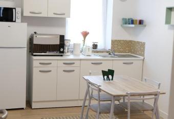 La Fontaine has Balcony rooms