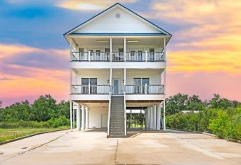Getting Nauti at the Bay has rooms with a private hot tub