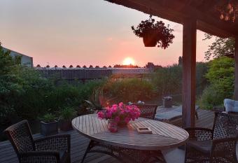 tuinhuis has Balcony rooms