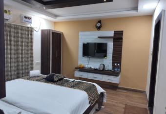 Bay Premium has Balcony rooms