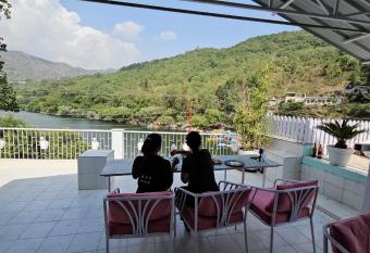 Corner 9 by the lake has Smoking/Balcony rooms