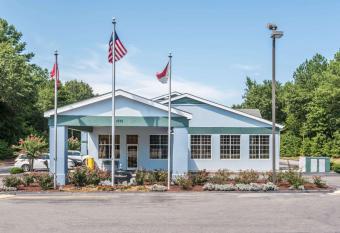 Super 8 by Wyndham Fayetteville allows 18 year olds to book a room