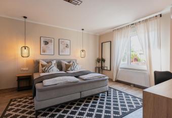 Das Schlafgut Dessau Appartements allows 18 year olds to book a room