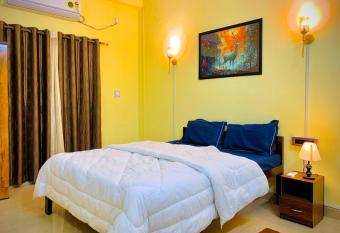 MOONLIGHT HOMESTAY has Smoking/Balcony rooms