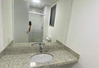 Guaruja Terrazza Ap de Alto Padr  o Enseada has rooms with a private hot tub