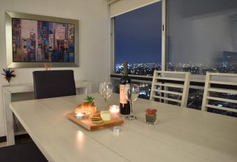 Penthouse Espectacular Vista Cd A.C. WiFi 300mbps has rooms with a private hot tub