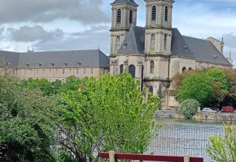 Le g  te des Pr  montr  s has Balcony rooms