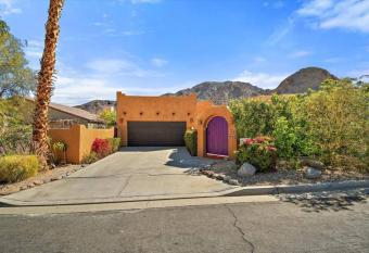 4 Bedroom Santa Fe Beauty w/Pool! allows 18 year olds to book a room